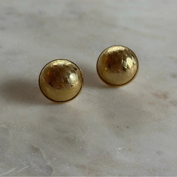 Vintage Gold Tone Earrings Large Round Stud Textured Checkered Diamond Pattern - Picture 1 of 6